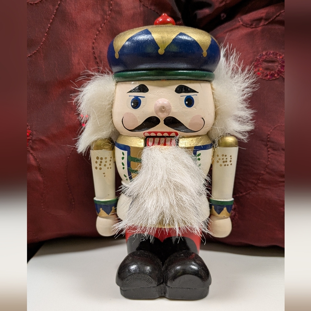 Vintage Chubby wooden nutcracker QVC H28160